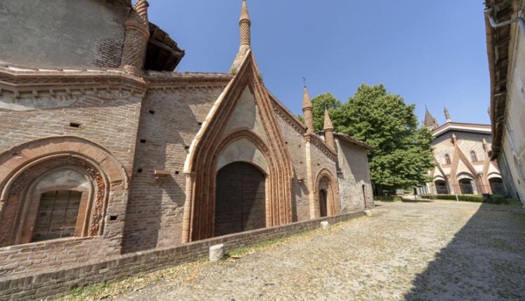Abbazia di Sant’Antonio di Ranverso in Val di Susa | Turismo Viaggi Italia