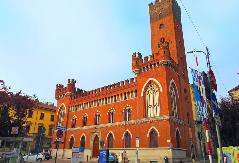 Palazzo Medici e la Torre Comentina | Turismo Viaggi Italia